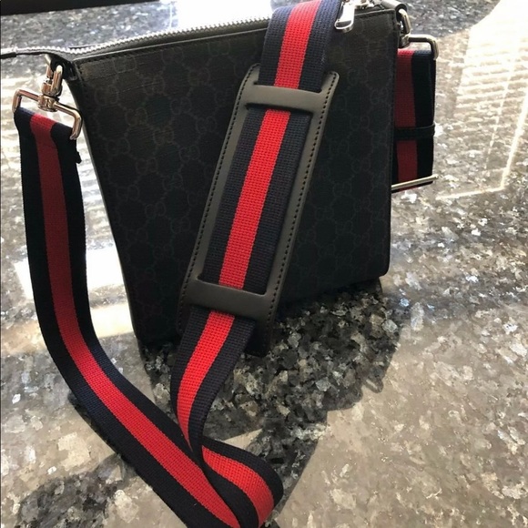 Gucci Men’s Current Model GG Supreme Bag - Picture 2 of 6
